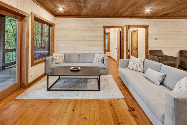 78 Deer Crest Road, Blue Ridge, GA 30513
