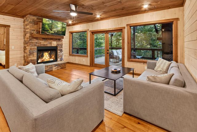 78 Deer Crest Road, Blue Ridge, GA 30513
