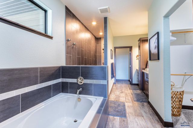 20252 PONDEROSA DR, Whitewood, SD 57793