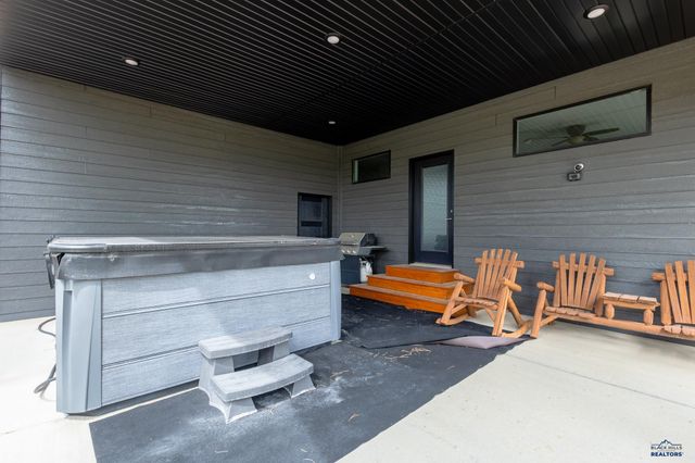 20252 PONDEROSA DR, Whitewood, SD 57793