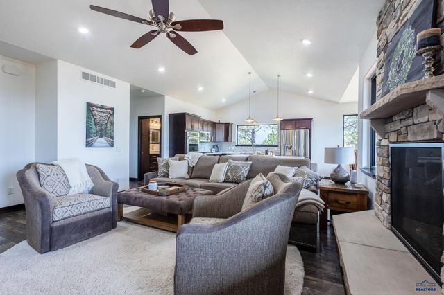 20252 PONDEROSA DR, Whitewood, SD 57793