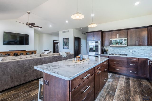 20252 PONDEROSA DR, Whitewood, SD 57793