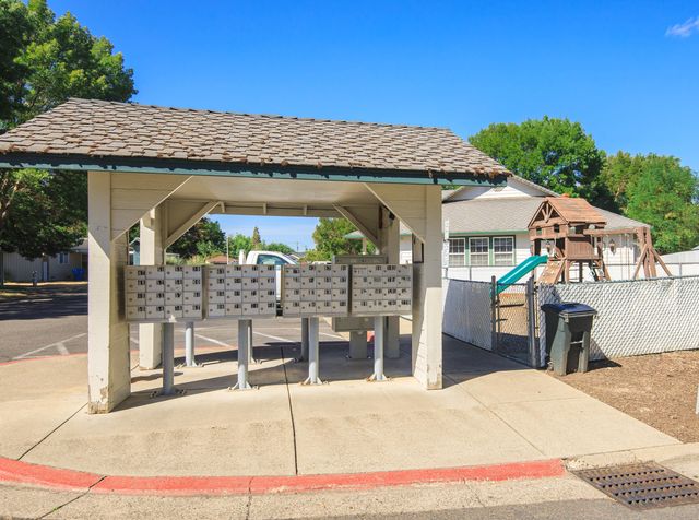 633 E Archwood Drive UNIT 44, Eagle Point, OR 97524