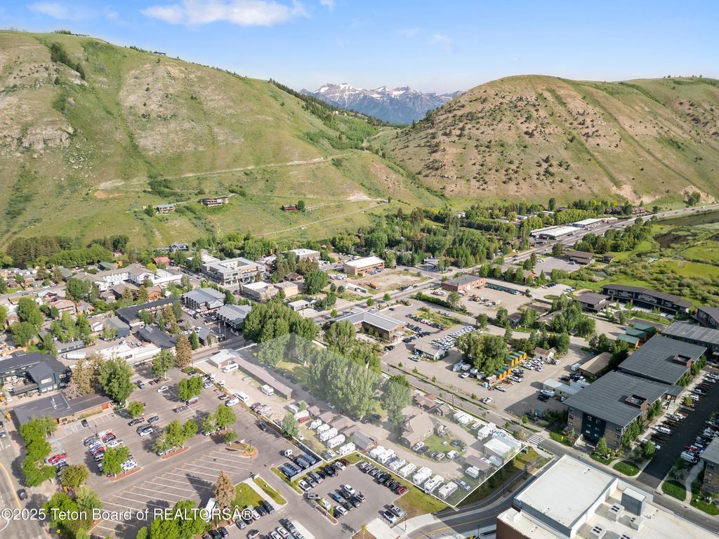 260 N CACHE Street, Jackson, WY 83001 photo 22