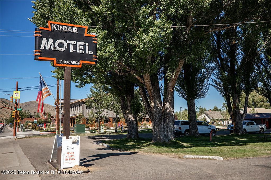 260 N CACHE Street, Jackson, WY 83001 photo 5