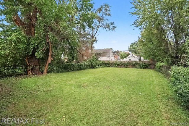 11459 Jackson Avenue, Warren, MI 48089