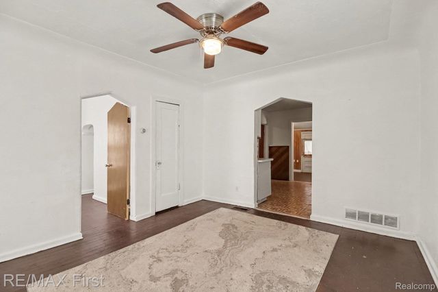 11459 Jackson Avenue, Warren, MI 48089