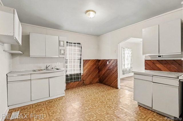 11459 Jackson Avenue, Warren, MI 48089