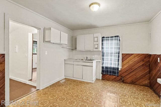 11459 Jackson Avenue, Warren, MI 48089