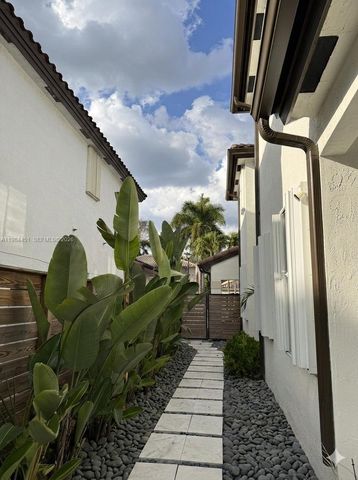 16364 SW 63rd Ter, Miami, FL 33193