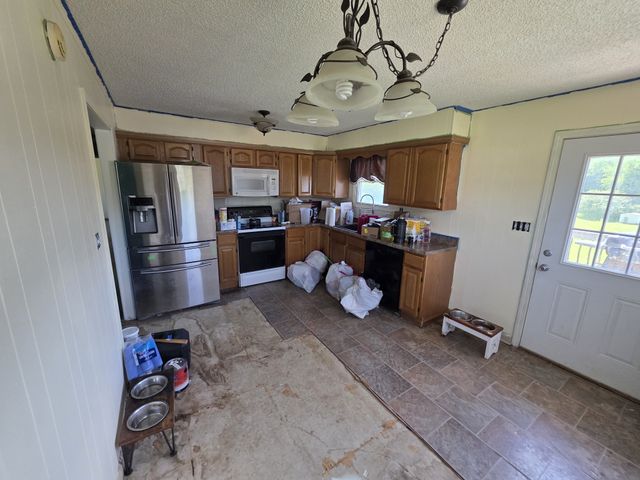 935 Meadowbrook Rd, Afton, TN 37616