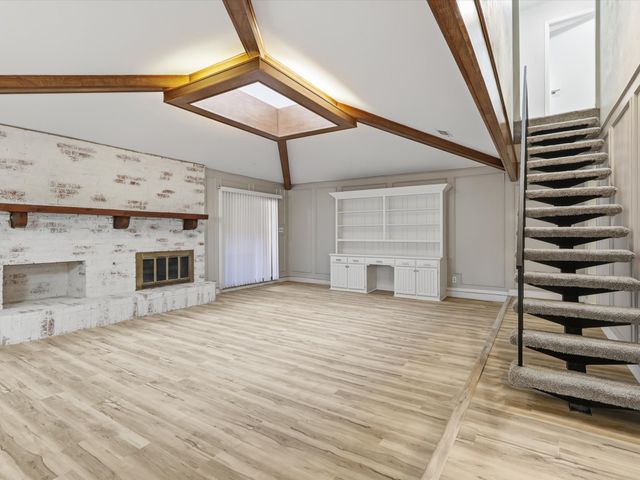 1811 Briarcrest Lane, Arlington, TX 76012