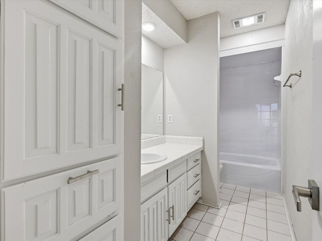 1811 Briarcrest Lane, Arlington, TX 76012