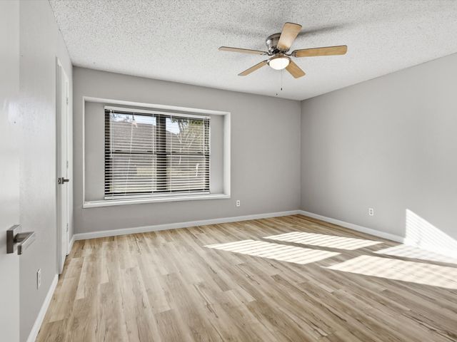 1811 Briarcrest Lane, Arlington, TX 76012