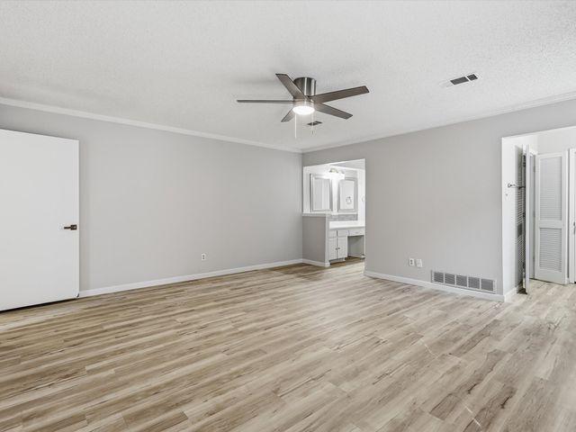 1811 Briarcrest Lane, Arlington, TX 76012