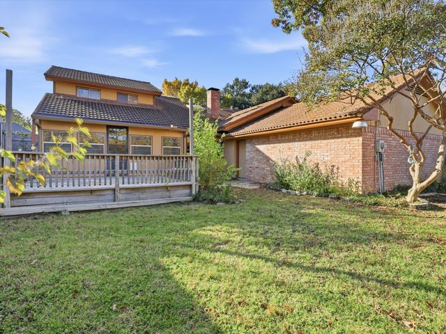 1811 Briarcrest Lane, Arlington, TX 76012