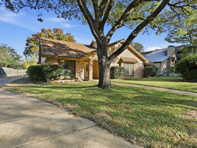 1811 Briarcrest Lane, Arlington, TX 76012