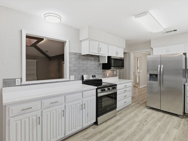 1811 Briarcrest Lane, Arlington, TX 76012