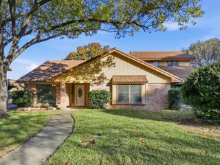 1811 Briarcrest Lane, Arlington, TX 76012