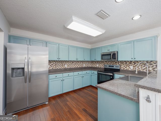 102 Winchester Road, Waverly, GA 31565