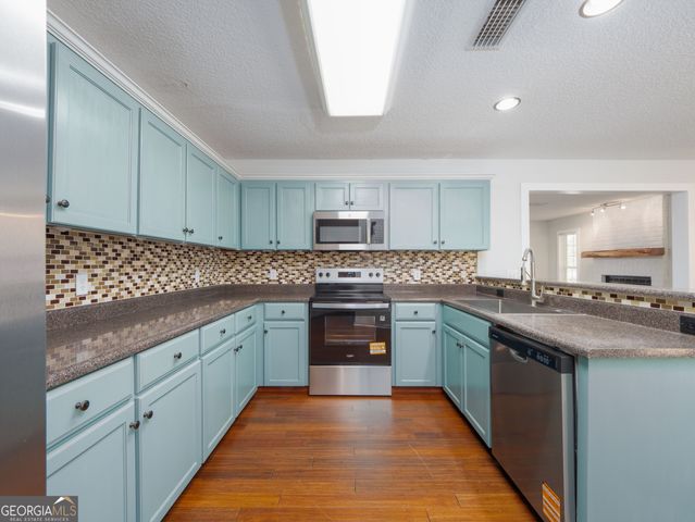 102 Winchester Road, Waverly, GA 31565