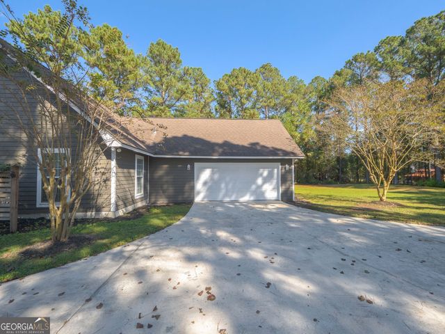 102 Winchester Road, Waverly, GA 31565