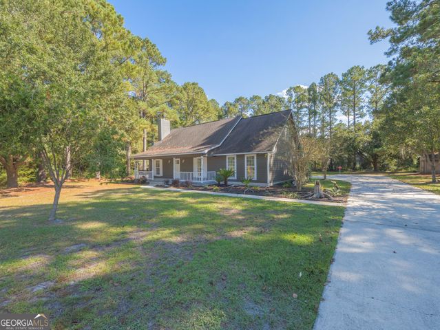 102 Winchester Road, Waverly, GA 31565