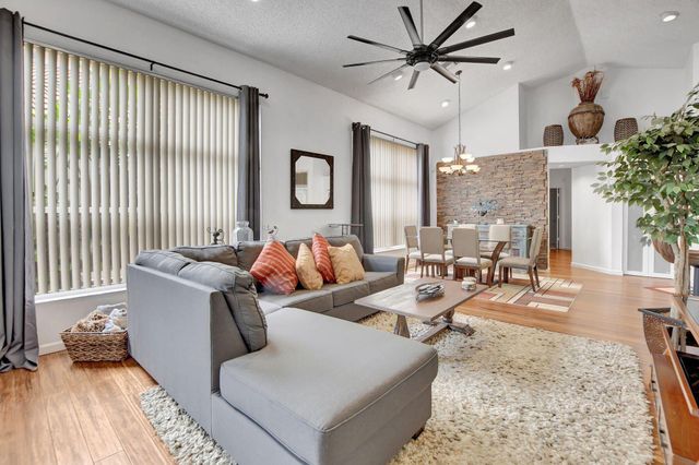 6694 NW 26th Way, Boca Raton, FL 33496