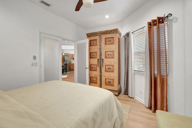 6694 NW 26th Way, Boca Raton, FL 33496