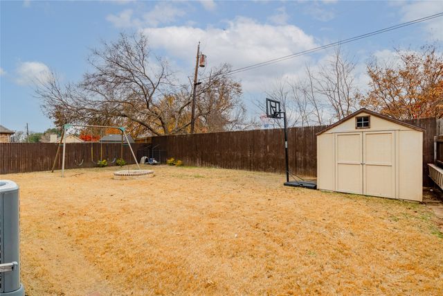 161 Windy Glen Drive, Decatur, TX 76234