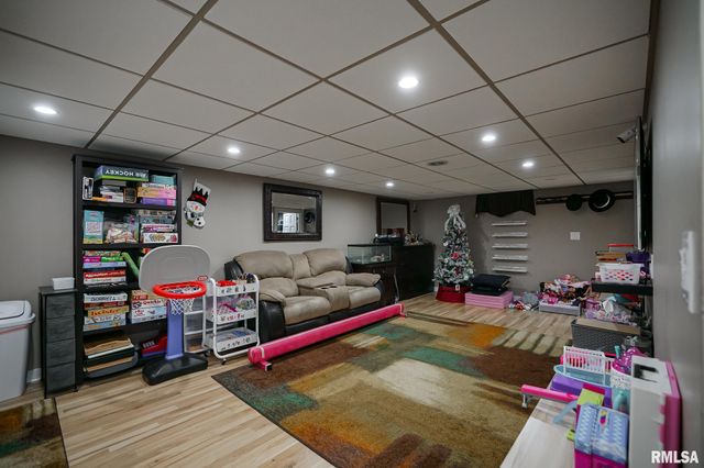 429 W LAKEWOOD Avenue, Peoria, IL 61614