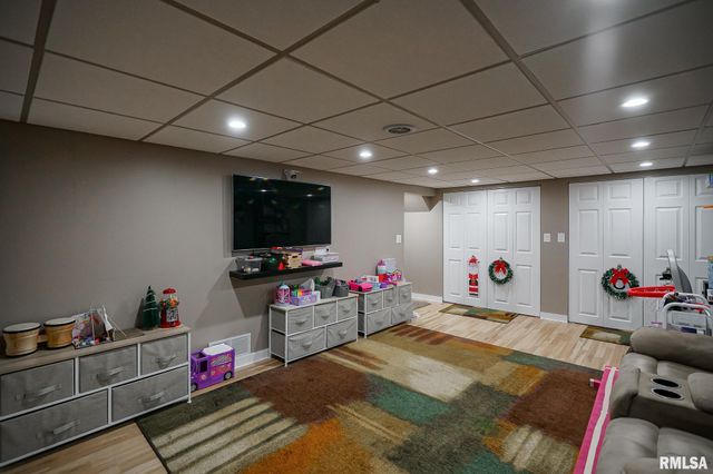 429 W LAKEWOOD Avenue, Peoria, IL 61614