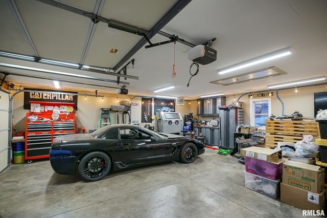 429 W LAKEWOOD Avenue, Peoria, IL 61614