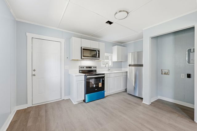 311 Barnes St, Mullins, SC 29574