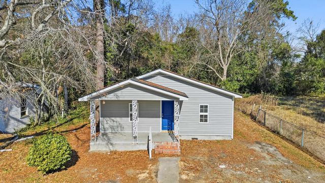311 Barnes St, Mullins, SC 29574