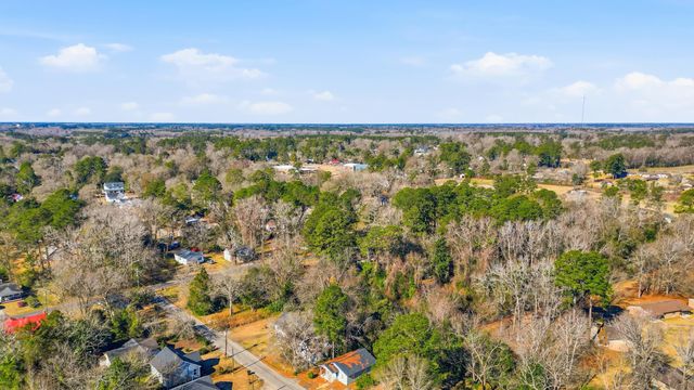 311 Barnes St, Mullins, SC 29574