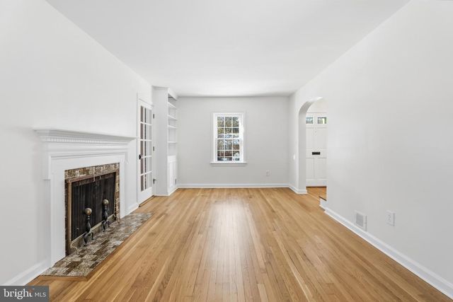 1135 N POWHATAN ST N, Arlington, VA 22205