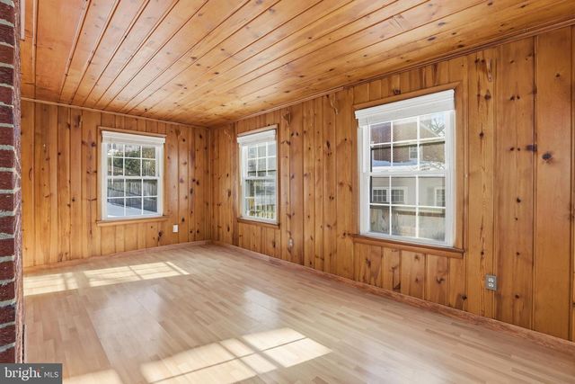 1135 N POWHATAN ST N, Arlington, VA 22205