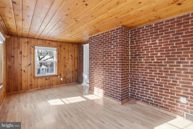 1135 N POWHATAN ST N, Arlington, VA 22205