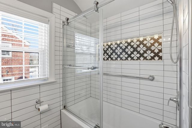 1135 N POWHATAN ST N, Arlington, VA 22205