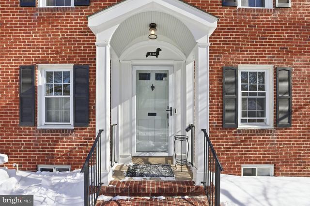 1135 N POWHATAN ST N, Arlington, VA 22205