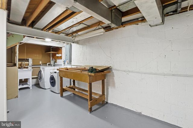 1135 N POWHATAN ST N, Arlington, VA 22205