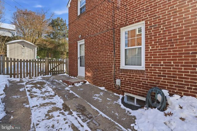 1135 N POWHATAN ST N, Arlington, VA 22205