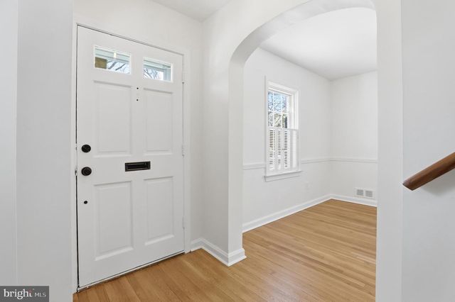 1135 N POWHATAN ST N, Arlington, VA 22205