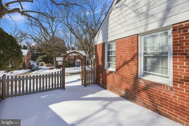 1135 N POWHATAN ST N, Arlington, VA 22205