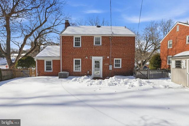 1135 N POWHATAN ST N, Arlington, VA 22205