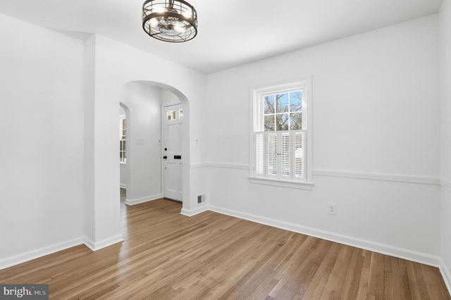 1135 N POWHATAN ST N, Arlington, VA 22205