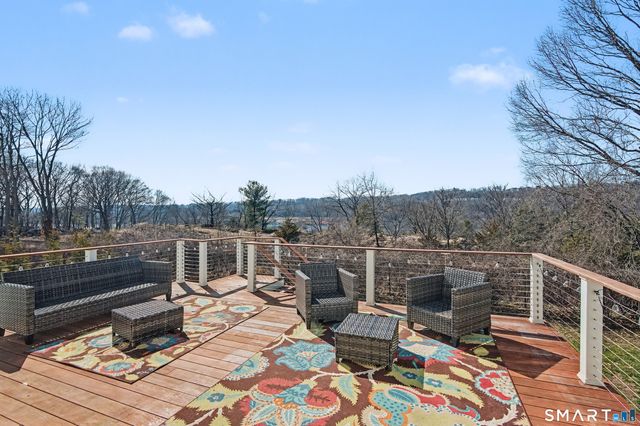 89 Masters Lane, Milford, CT 06461