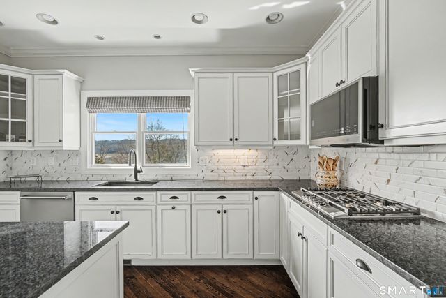 89 Masters Lane, Milford, CT 06461