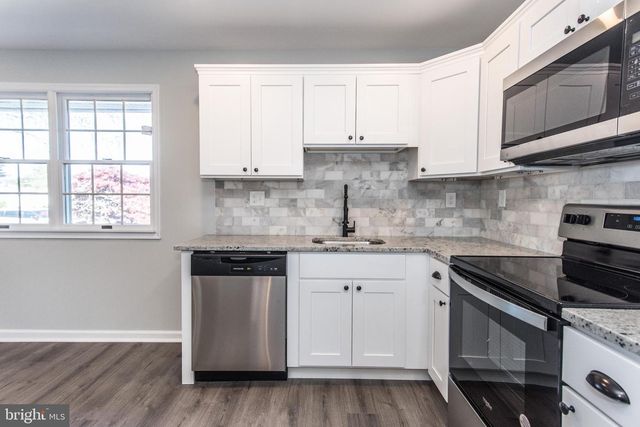 30 PRIMROSE LN, Levittown, PA 19054